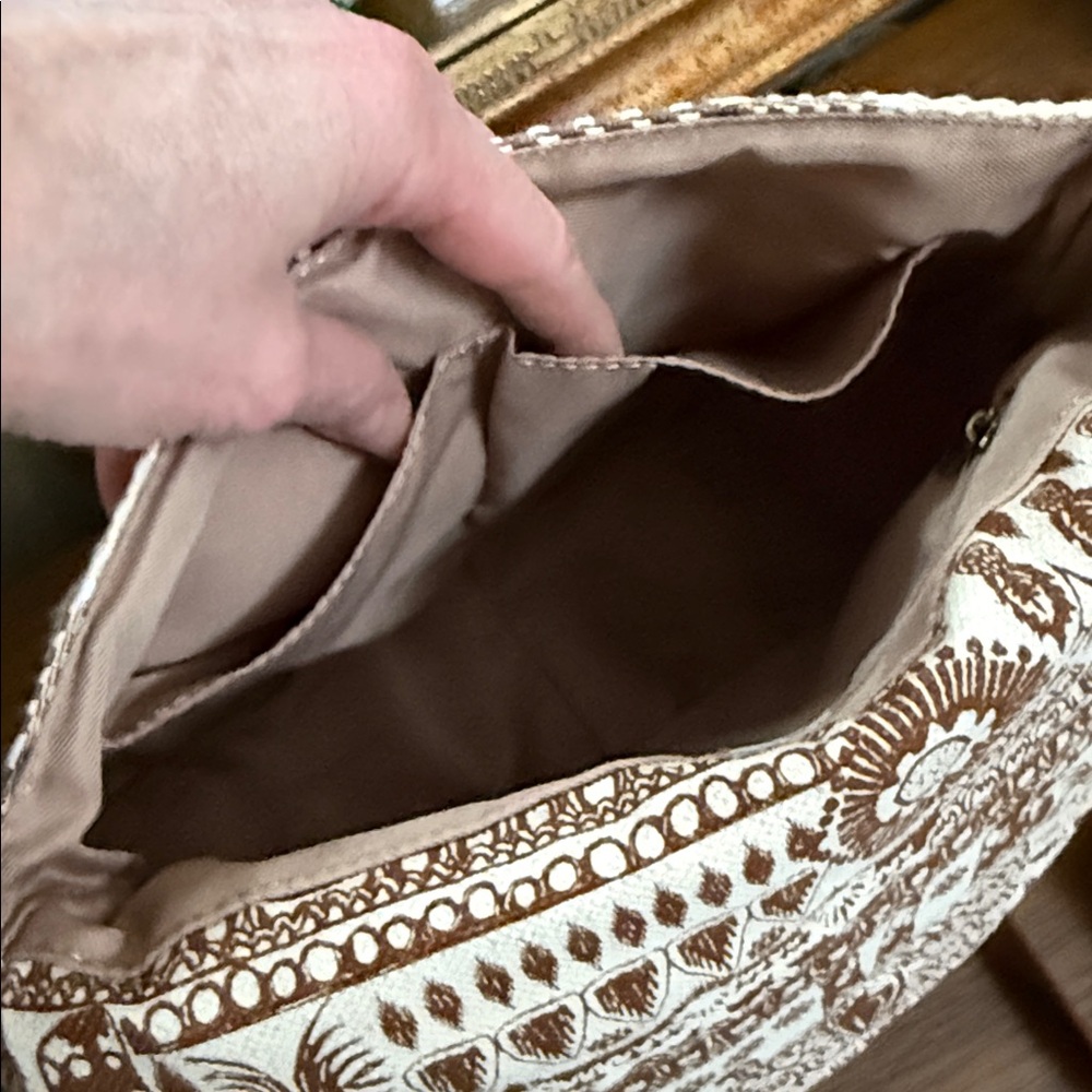 Sakroots by the SAK, Tan and Brown Crossbody Bag. Exterior top zip opening/flap. - Picture 11 of 16